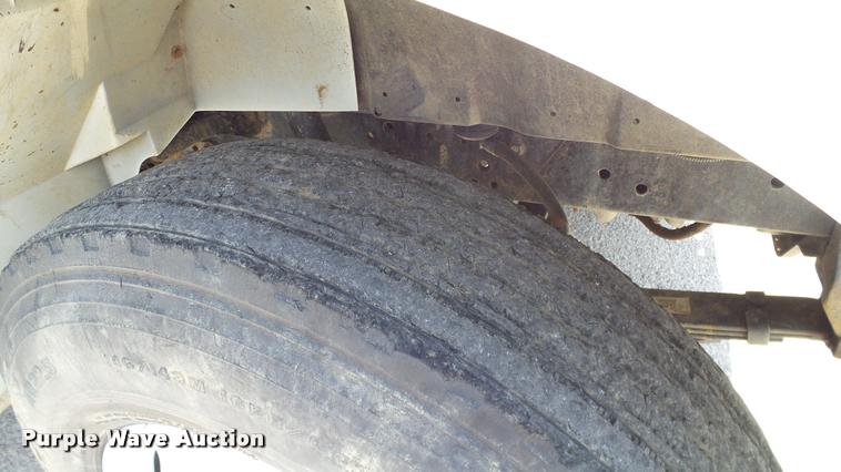 image for item DA6164 2002 International F4900 dump truck