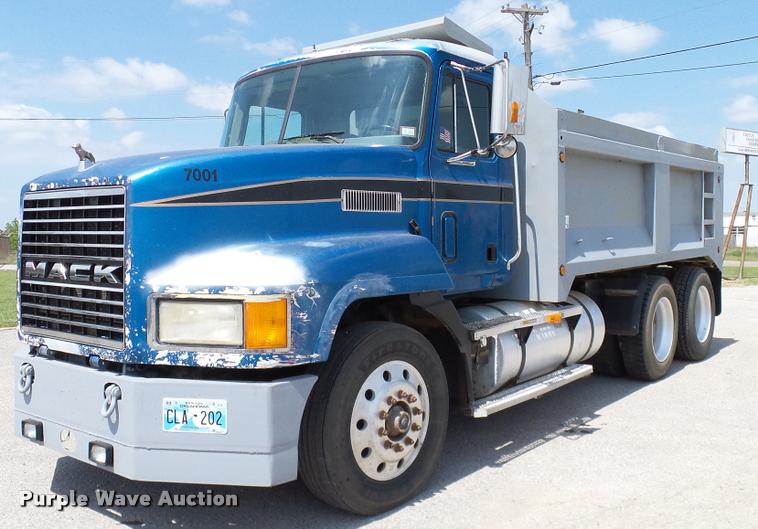 image for item DA6165 1997 Mack CH613 dump truck