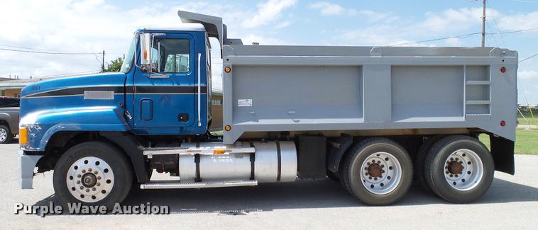 image for item DA6165 1997 Mack CH613 dump truck