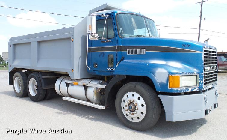 image for item DA6165 1997 Mack CH613 dump truck