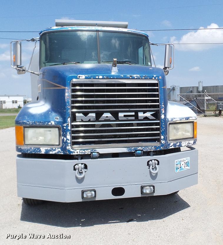 image for item DA6165 1997 Mack CH613 dump truck