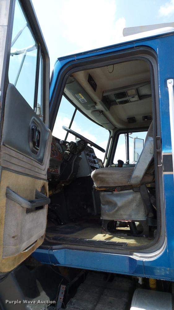 image for item DA6165 1997 Mack CH613 dump truck