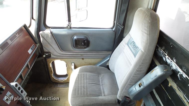 image for item DA6165 1997 Mack CH613 dump truck