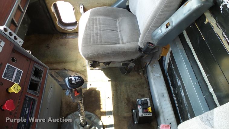 image for item DA6165 1997 Mack CH613 dump truck