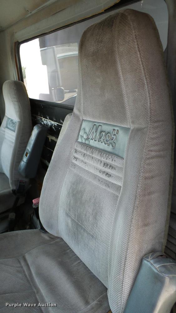 image for item DA6165 1997 Mack CH613 dump truck