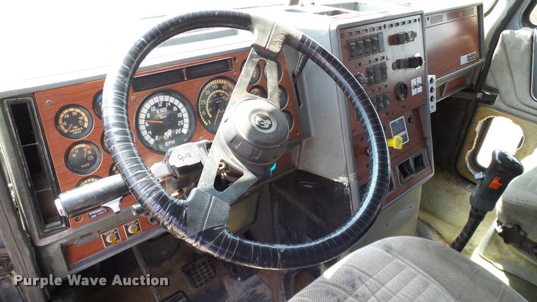 image for item DA6165 1997 Mack CH613 dump truck