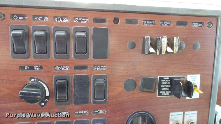 image for item DA6165 1997 Mack CH613 dump truck