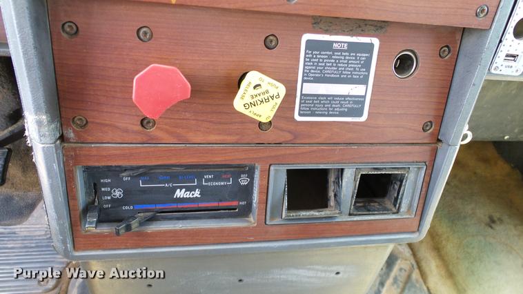 image for item DA6165 1997 Mack CH613 dump truck