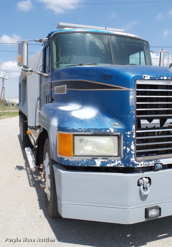 image for item DA6165 1997 Mack CH613 dump truck