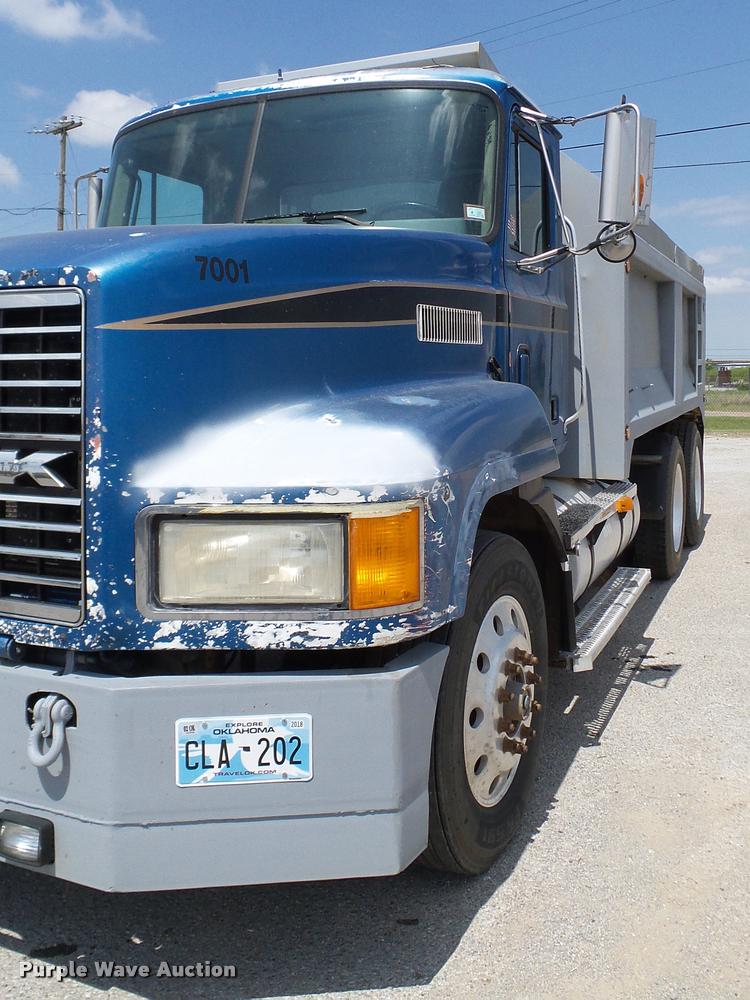 image for item DA6165 1997 Mack CH613 dump truck