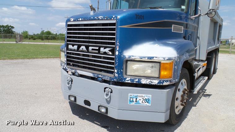 image for item DA6165 1997 Mack CH613 dump truck