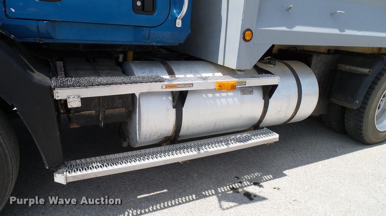 image for item DA6165 1997 Mack CH613 dump truck