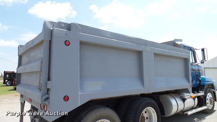 image for item DA6165 1997 Mack CH613 dump truck