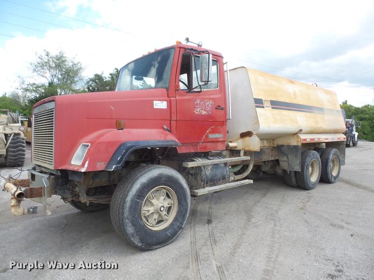 image for item DA6250 1987 Freightliner FLC112 tank truck