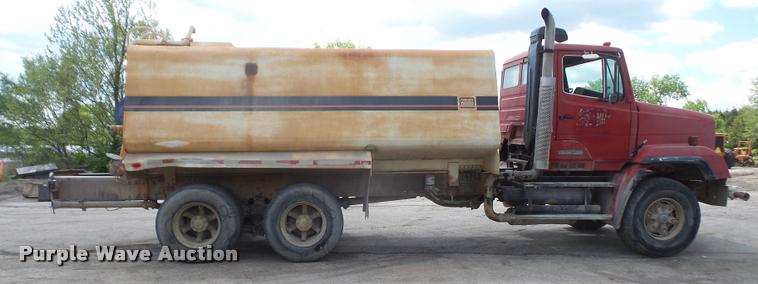 image for item DA6250 1987 Freightliner FLC112 tank truck