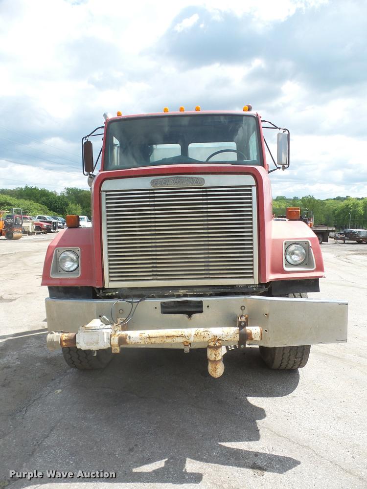 image for item DA6250 1987 Freightliner FLC112 tank truck