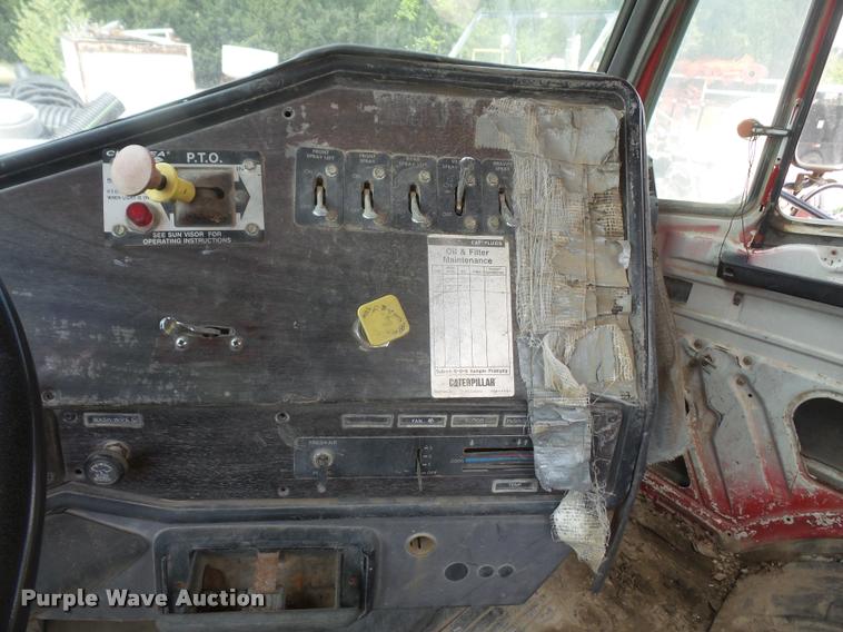 image for item DA6250 1987 Freightliner FLC112 tank truck