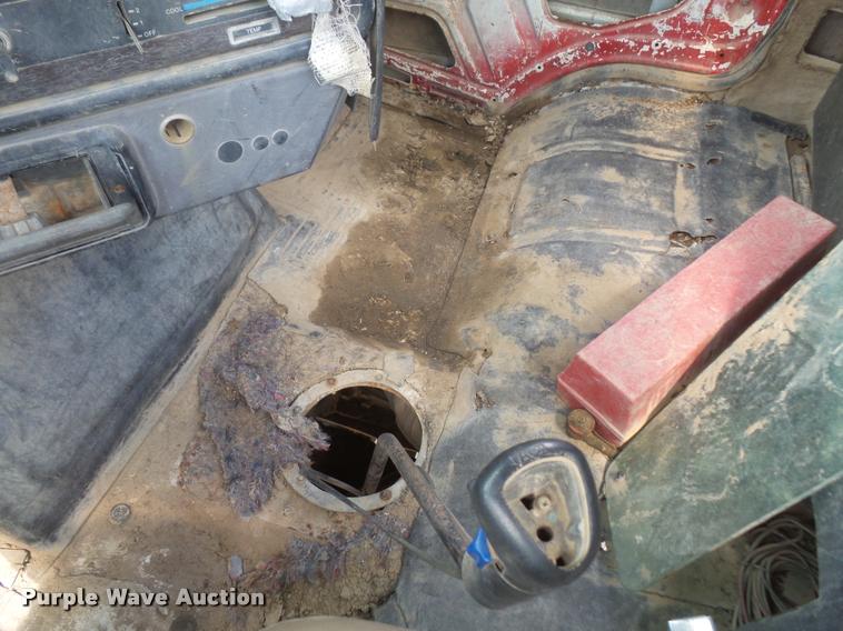 image for item DA6250 1987 Freightliner FLC112 tank truck