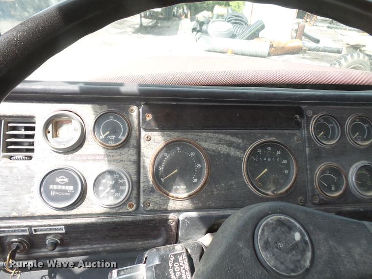 image for item DA6250 1987 Freightliner FLC112 tank truck