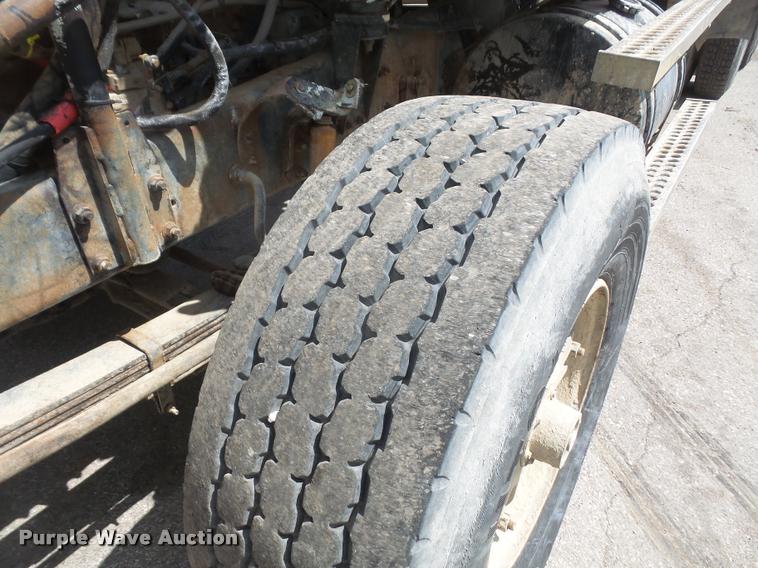 image for item DA6250 1987 Freightliner FLC112 tank truck