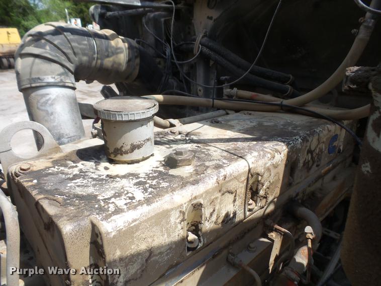 image for item DA6250 1987 Freightliner FLC112 tank truck