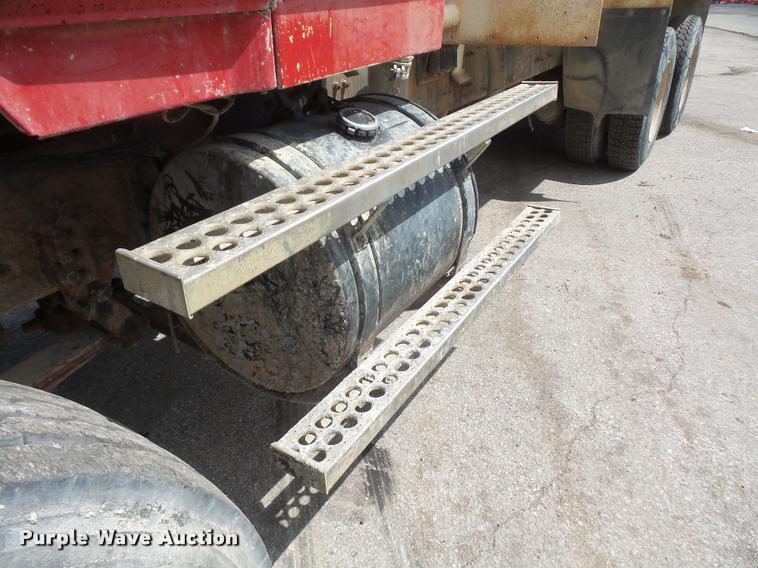 image for item DA6250 1987 Freightliner FLC112 tank truck