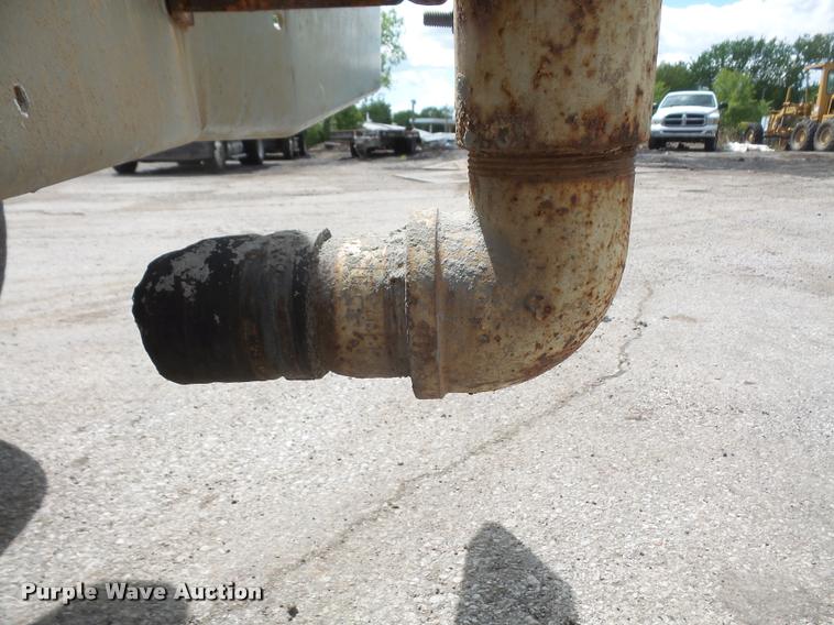 image for item DA6250 1987 Freightliner FLC112 tank truck