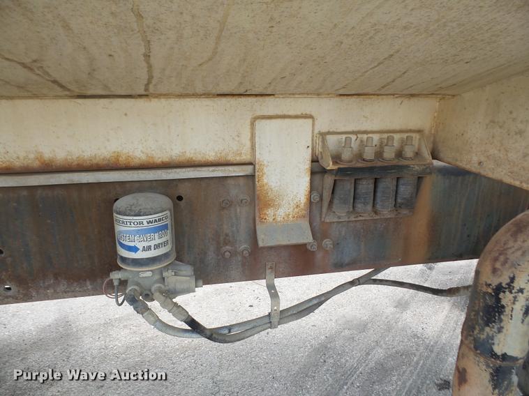 image for item DA6250 1987 Freightliner FLC112 tank truck