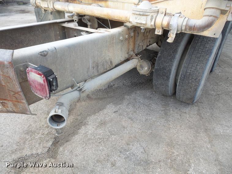 image for item DA6250 1987 Freightliner FLC112 tank truck