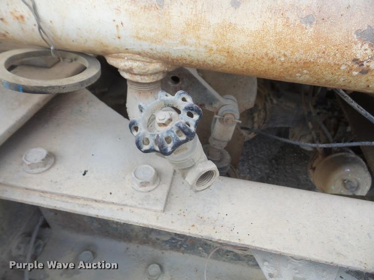 image for item DA6250 1987 Freightliner FLC112 tank truck