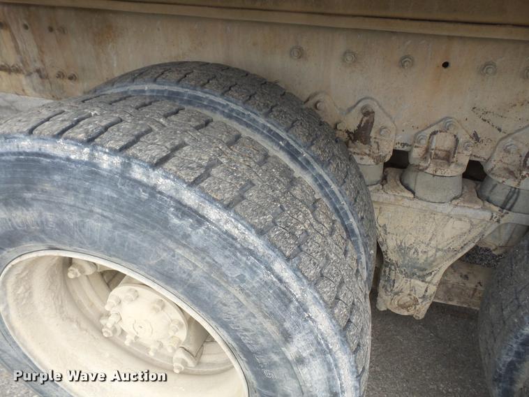 image for item DA6250 1987 Freightliner FLC112 tank truck