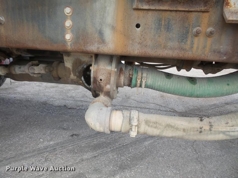 image for item DA6250 1987 Freightliner FLC112 tank truck