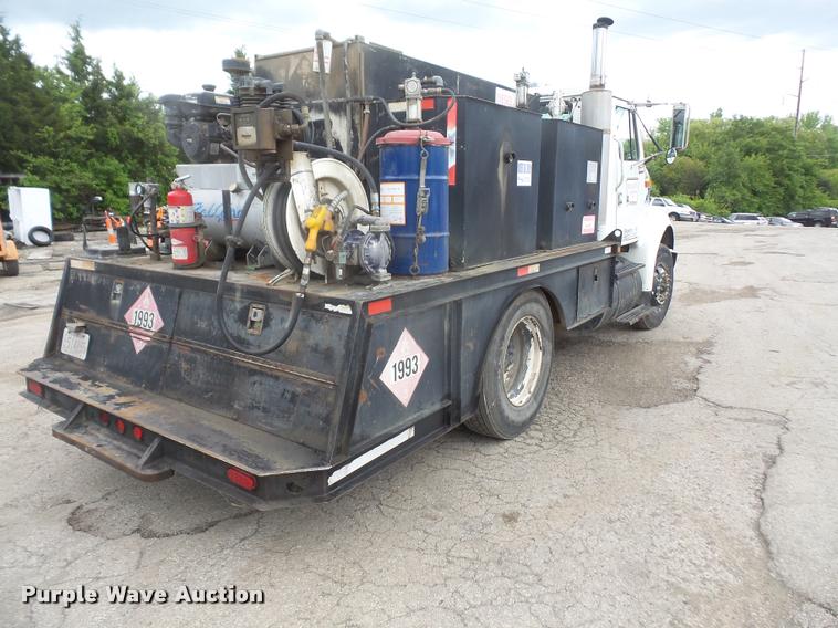 image for item DA6254 1999 International 8100 service truck