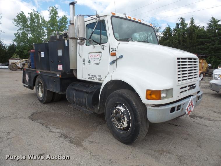 image for item DA6254 1999 International 8100 service truck