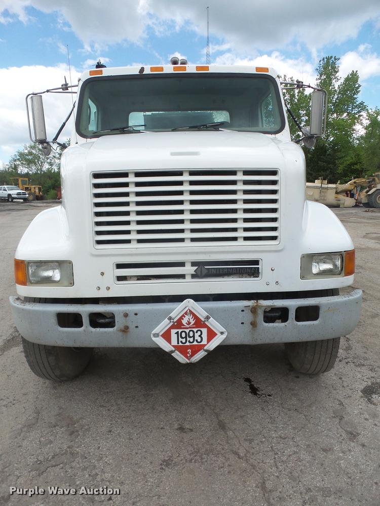 image for item DA6254 1999 International 8100 service truck