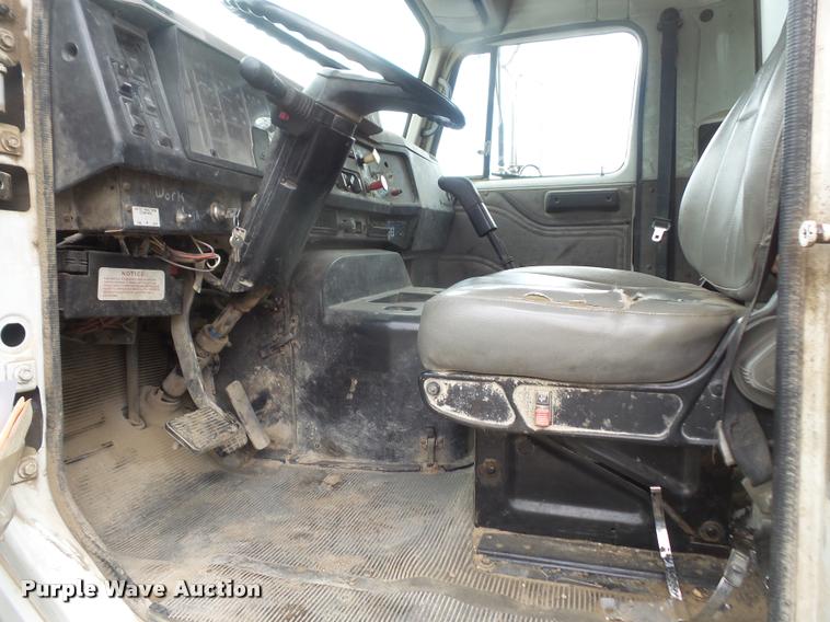 image for item DA6254 1999 International 8100 service truck