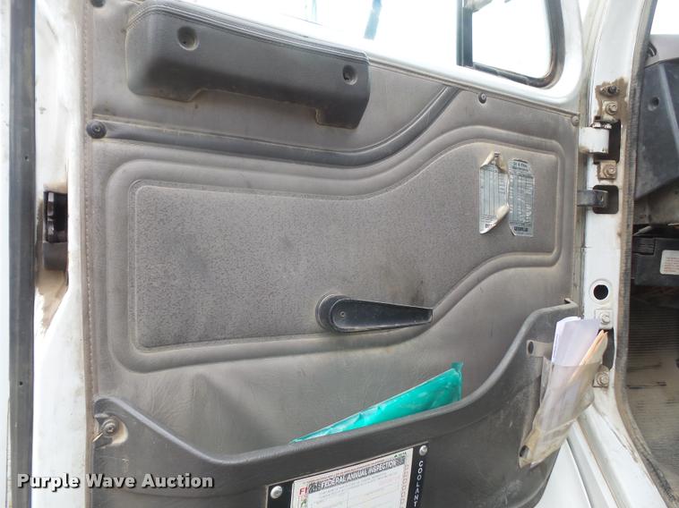 image for item DA6254 1999 International 8100 service truck