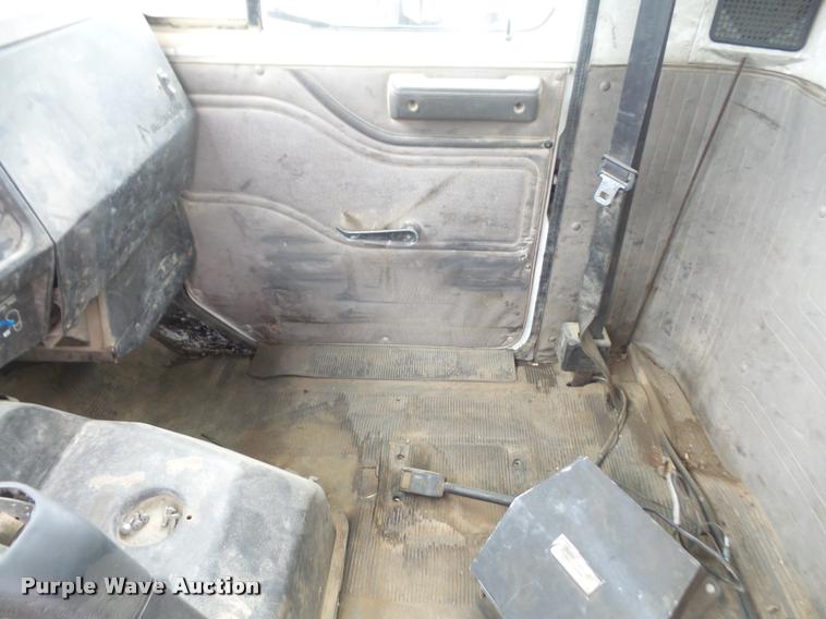 image for item DA6254 1999 International 8100 service truck