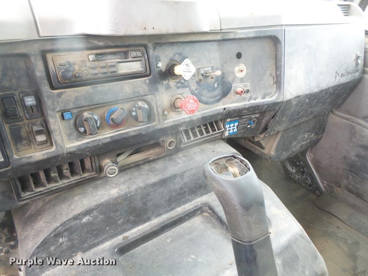 image for item DA6254 1999 International 8100 service truck