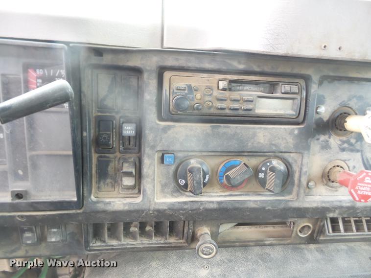 image for item DA6254 1999 International 8100 service truck