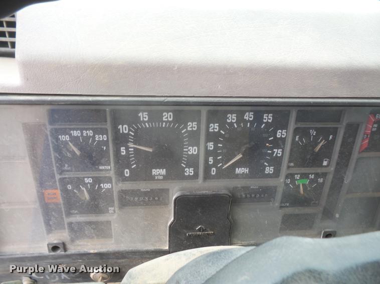 image for item DA6254 1999 International 8100 service truck