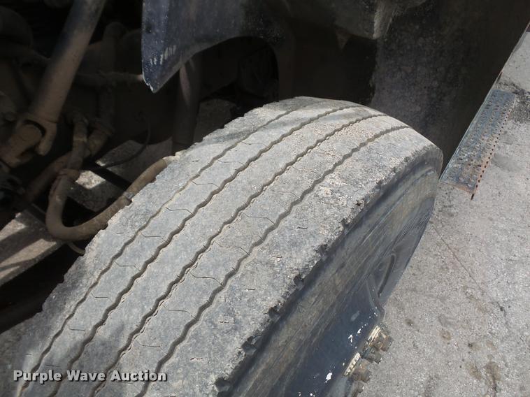 image for item DA6254 1999 International 8100 service truck