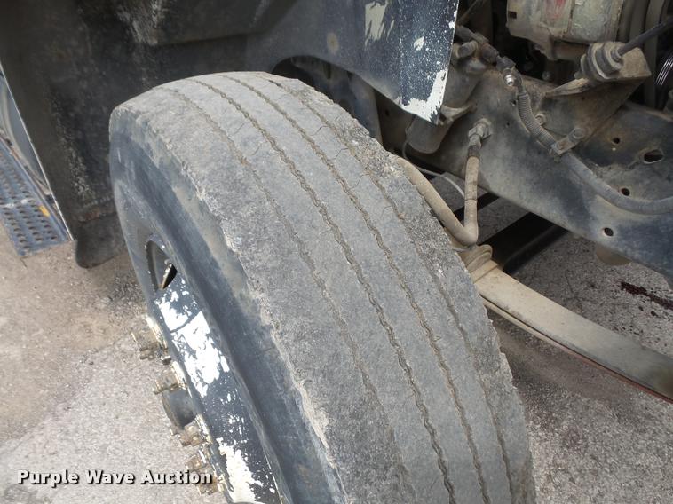 image for item DA6254 1999 International 8100 service truck