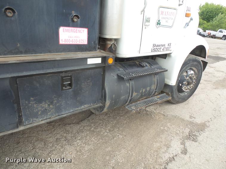 image for item DA6254 1999 International 8100 service truck