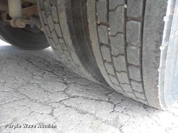 image for item DA6254 1999 International 8100 service truck