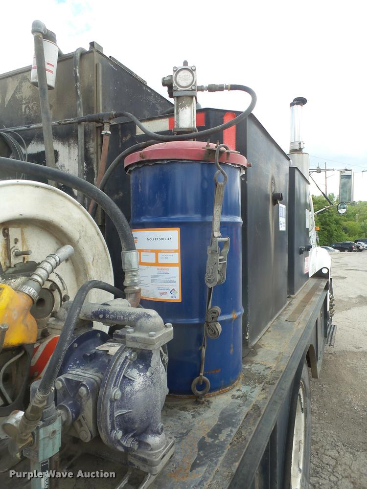 image for item DA6254 1999 International 8100 service truck