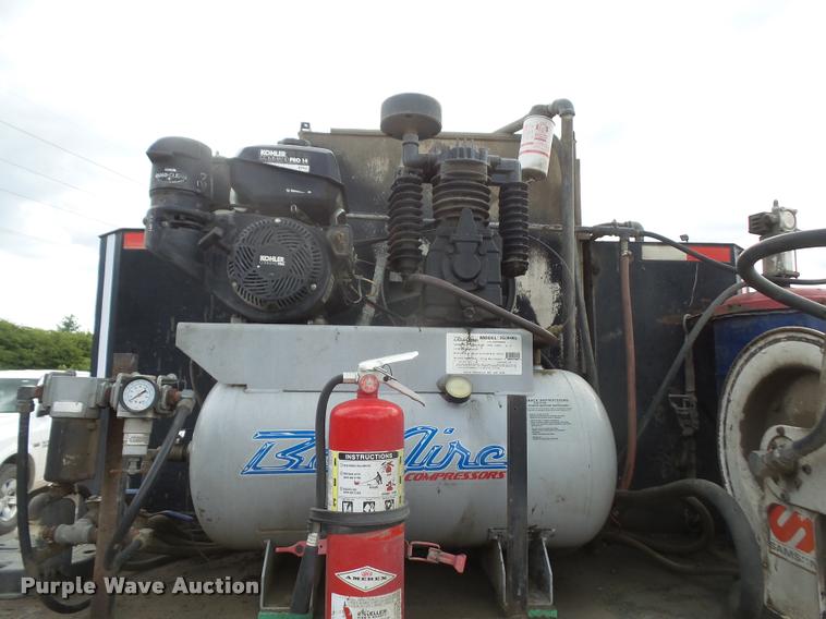 image for item DA6254 1999 International 8100 service truck