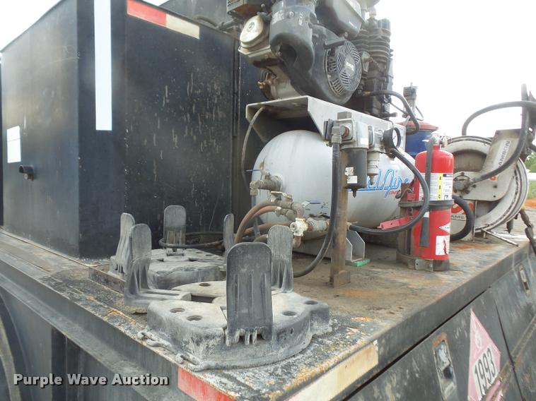 image for item DA6254 1999 International 8100 service truck