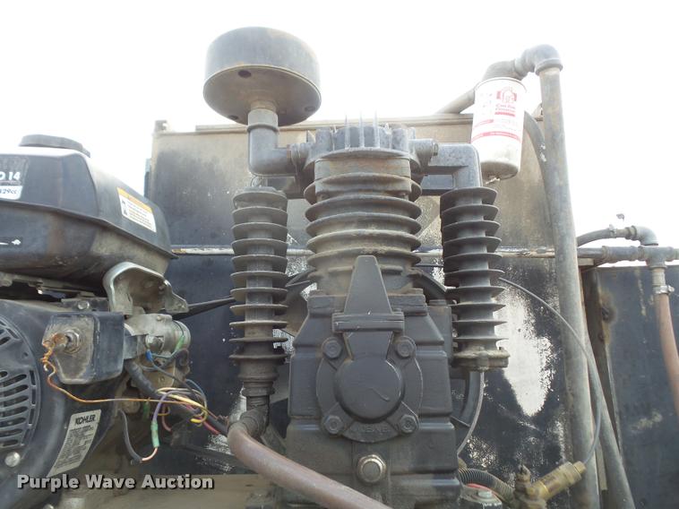 image for item DA6254 1999 International 8100 service truck