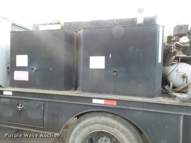 image for item DA6254 1999 International 8100 service truck